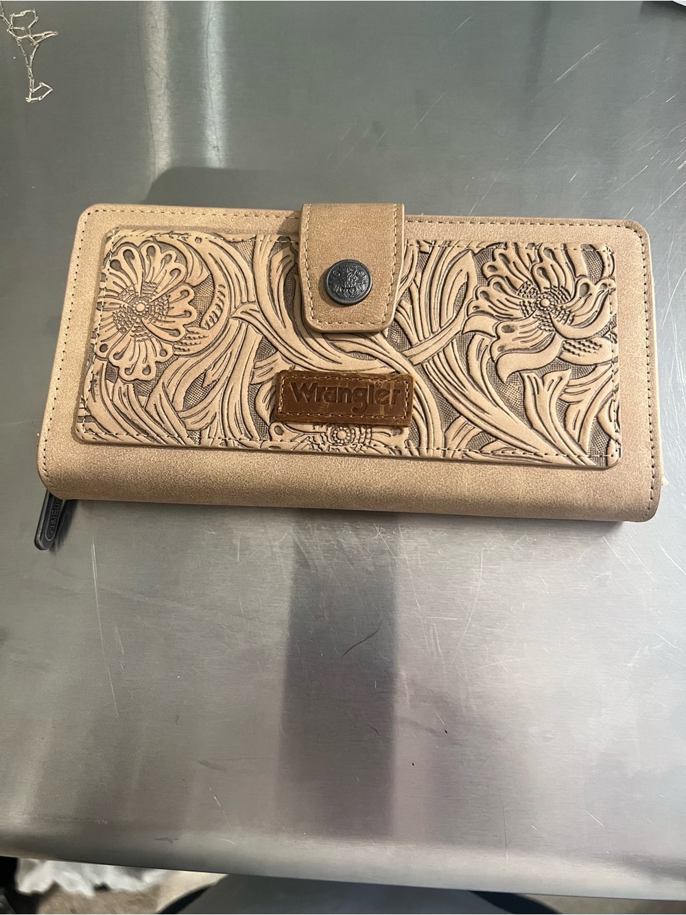 New Without Tags Wrangler Tan Floral Embossed Women's Card Holder Wallet